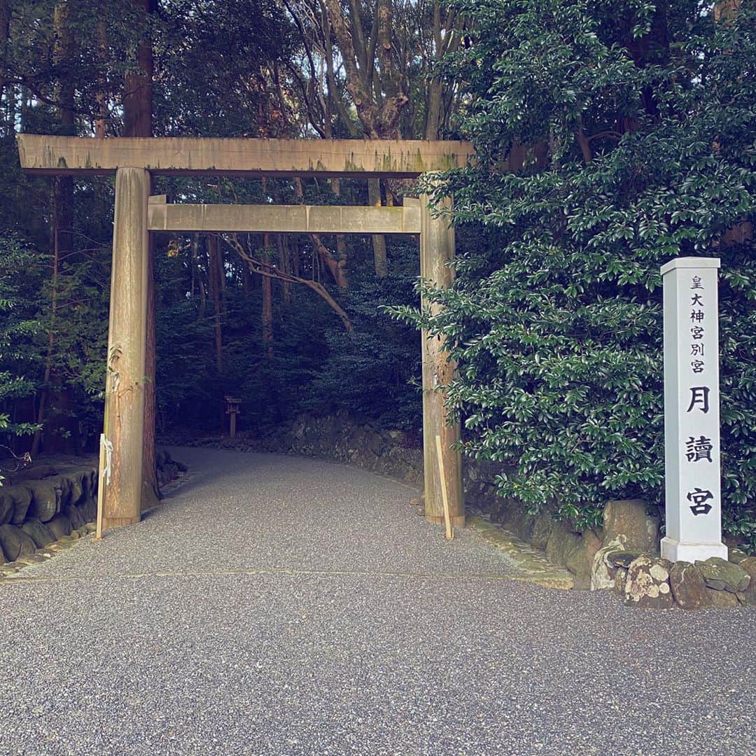 小川真司さんのインスタグラム写真 - (小川真司Instagram)「伊藤神宮に参拝。 秋晴の神宮は最高でした。 今回は月讀宮にも。」10月31日 17時56分 - maguromaru34