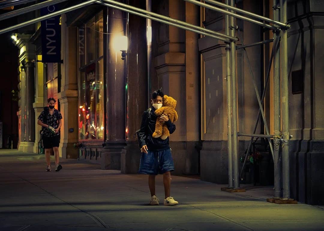 ナショナルジオグラフィックさんのインスタグラム写真 - (ナショナルジオグラフィックInstagram)「Photo by @dina_litovsky / I spend my nights walking around New York City, photographing a metropolis slowly returning to life after months in quarantine. I look for streetlights that offer  sanctuary, illuminating lonely passersby shuffling in and out of darkness. For more images of NYC, follow me @dina_litovsky.」10月31日 17時57分 - natgeo