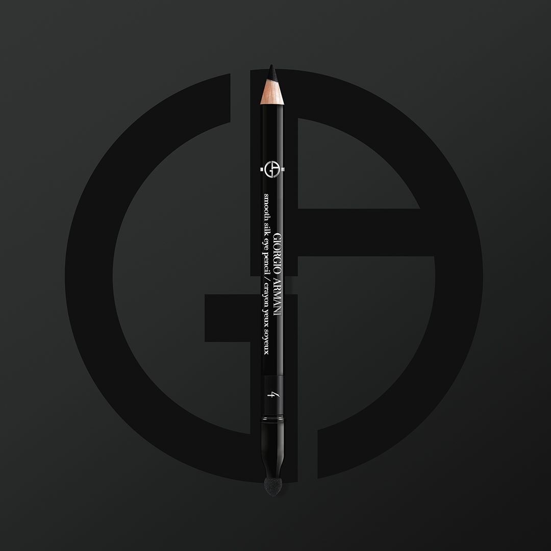 Armani Beautyさんのインスタグラム写真 - (Armani BeautyInstagram)「Make an impact this Halloween. SMOOTH SILK EYE PENCIL effortlessly glides on to define and intensify your stare.    #Armanibeauty #SmoothSilkEyePencil #SmokeyEye」10月31日 18時00分 - armanibeauty