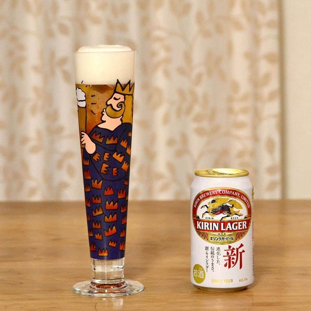 キリンビールさんのインスタグラム写真 - (キリンビールInstagram)「. お気に入りのおつまみを用意したら ビールを注いで乾杯の合図。 . スッキリとした味わいが身体に染み渡って 自然と顔がほころびます。 . 秋の夜長を盛り上げてくれそうな おうち晩酌の楽しみ方を見つけたので ご紹介します🌾 . ◆ @antilockbrake さん 苦味の中に感じるほのかな甘みが心地よいラガービールを リッツェンホフのグラスへ注いで至福の時間🌱 . 美しい黄金色と こんもりと膨らむ泡にそそられます。 . ◆ @kiminosuke1224 さん 肌寒くなると食べたくなる熱々の肉じゃが。 さっぱりとした味わいの一番搾り糖質ゼロは 和食との相性も◎。 . 爽やかな口あたりなので ついつい飲みすぎてしまいそうです。 . . 自分の”特別”を散りばめて、 いつもと少し違う新鮮な晩酌タイムを 過ごせたらいいな✨ . 今日も、あなたと #乾杯のある暮らし を。 . ＊＊＊ . 素敵なお写真ありがとうございます🌿 みなさまも #乾杯のある暮らし で とっておきの楽しみ方をぜひ教えてくださいね😊 . #キリンビール #キリン #暮らしを楽しむ #きょうのキリン #お酒好きと繋がりたい  . #KIRIN #麒麟  #ビール好きな人と繋がりたい #おつまみ #おつまみメニュー #おつまみセット #ビールのお供 #今日のおつまみ #おうちごはん #うちごはん #家飲み #飲酒タグラム #秋といえば #秋味 #今日のごはん #晩酌 #本麒麟 #一番搾り糖質ゼロ #キリンラガービール #肉じゃが #いただきます #ビールめし #ビールのお供」10月31日 18時00分 - kirin_brewery