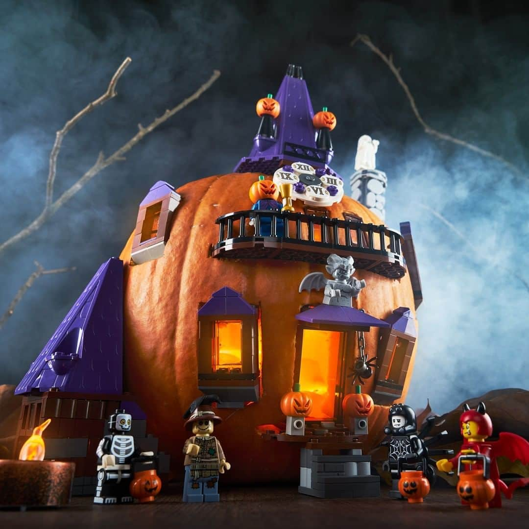 LEGOさんのインスタグラム写真 - (LEGOInstagram)「These Brick-O-Lanterns are certainly all treat, and no trick! Get building this Halloween! 🎃 #RebuildTheWorld #Spooky #Halloween」10月31日 18時00分 - lego