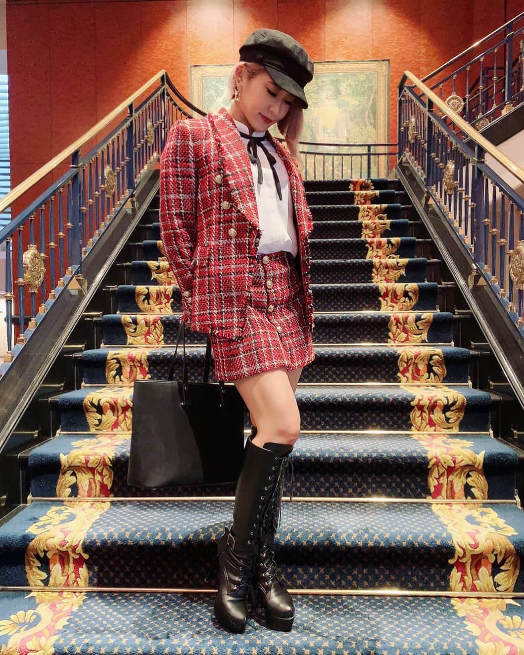 Kumiのインスタグラム：「. 冬はお洒落したくなる👗👠✨ . . 筋肉隠れて 着痩せするから😂😂w . . . #恵比寿ウエスティン　#ウエスティンホテル東京 #女子会　#筋肉女子あるある　#チェックジャケット #セットアップ #FF #instafollow #tagforlikes #f4f #l4l #love #海外セレブファッション #fashion #fashionista #fashiongram #fashionstyle」