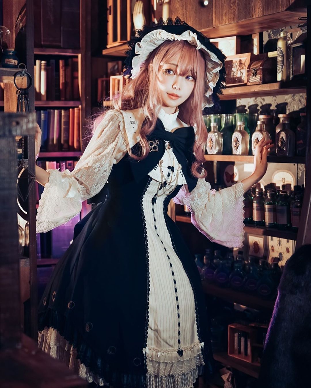 Elyさんのインスタグラム写真 - (ElyInstagram)「✡️Happy Halloween✡️  📷@dzzdm   #elycosplay #cosplay #halloween #witch #ハロウィン#ハロウィンコスプレ #blessed」10月31日 18時10分 - eeelyeee