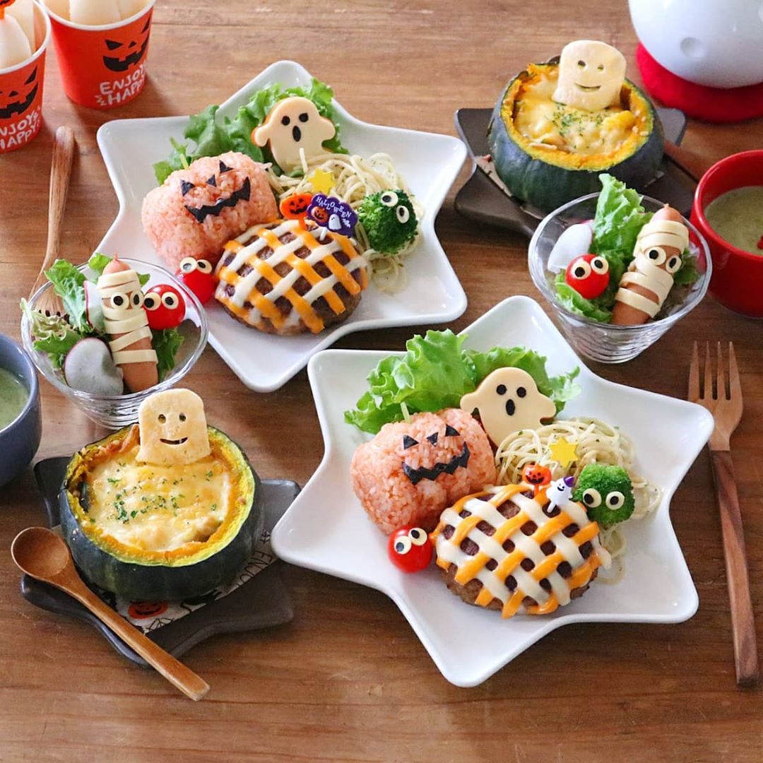 yunaのインスタグラム：「🎃★🎃★🎃★🎃 . . . 🎃今日はHALLOWEEN🎃 . . ハンバーグワンプレート🍴 かぼちゃのグラタン ブロッコリーのポタージュ サラダ . . #yunaご飯#igersjq#今日のごはん#食卓#献立#yummy#ていねいな暮らし#お家ごはん#器#foodstagram#lin_stagrammer#delistagrammer#Japanesefood#デリスタグラマー#クッキングラム#クッキングラムアンバサダー#タベリー#フーディーテーブル#てづくりごはん365#おうちごはん#おうちごはんlover#Japan#マカロニメイト#夜ごはん#晩ごはん#HALLOWEEN#ハロウィン#ハロウィンごはん#デコごはん」