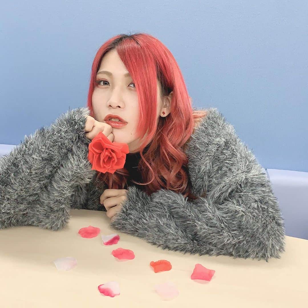林下詩美さんのインスタグラム写真 - (林下詩美Instagram)「薔薇チェキ撮ってきた 🌹 . いつからの発売か分からないけどGETしてね . #STARDOM #QQ」10月31日 18時22分 - u_t_m_0914