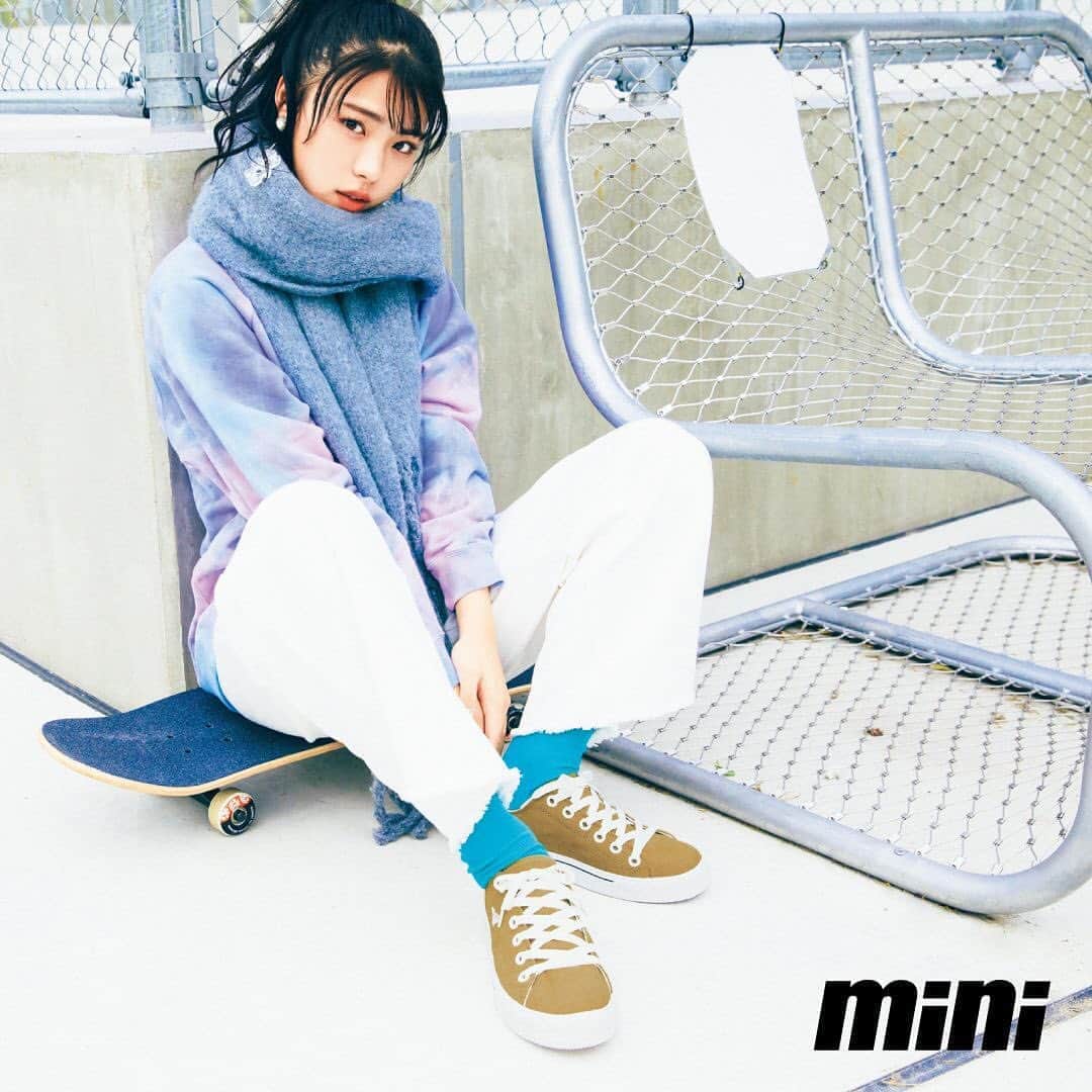ROXY JAPANさんのインスタグラム写真 - (ROXY JAPANInstagram)「雑誌 mini @mini_tkj 掲載 井手上  漠 @baaaakuuuu ちゃんが履くROXY FOOTWEAR !!」10月31日 18時23分 - roxyjapan