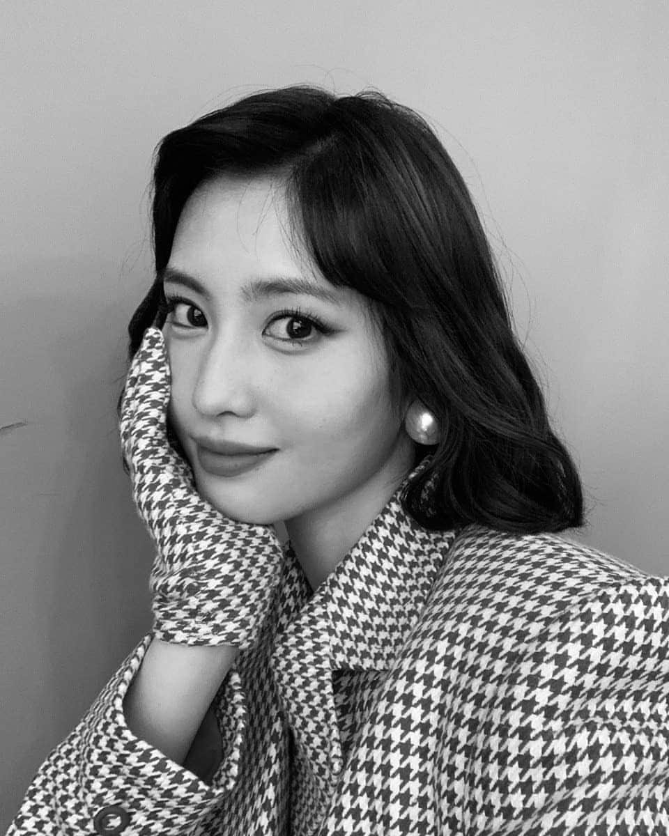 TWICEさんのインスタグラム写真 - (TWICEInstagram)「비숫한 사진 몇개있는건 너무 비숫해서 고르지 못해서 다 올려용 ㅋㅋ 📽🎬🙋‍♀️」10月31日 18時24分 - twicetagram