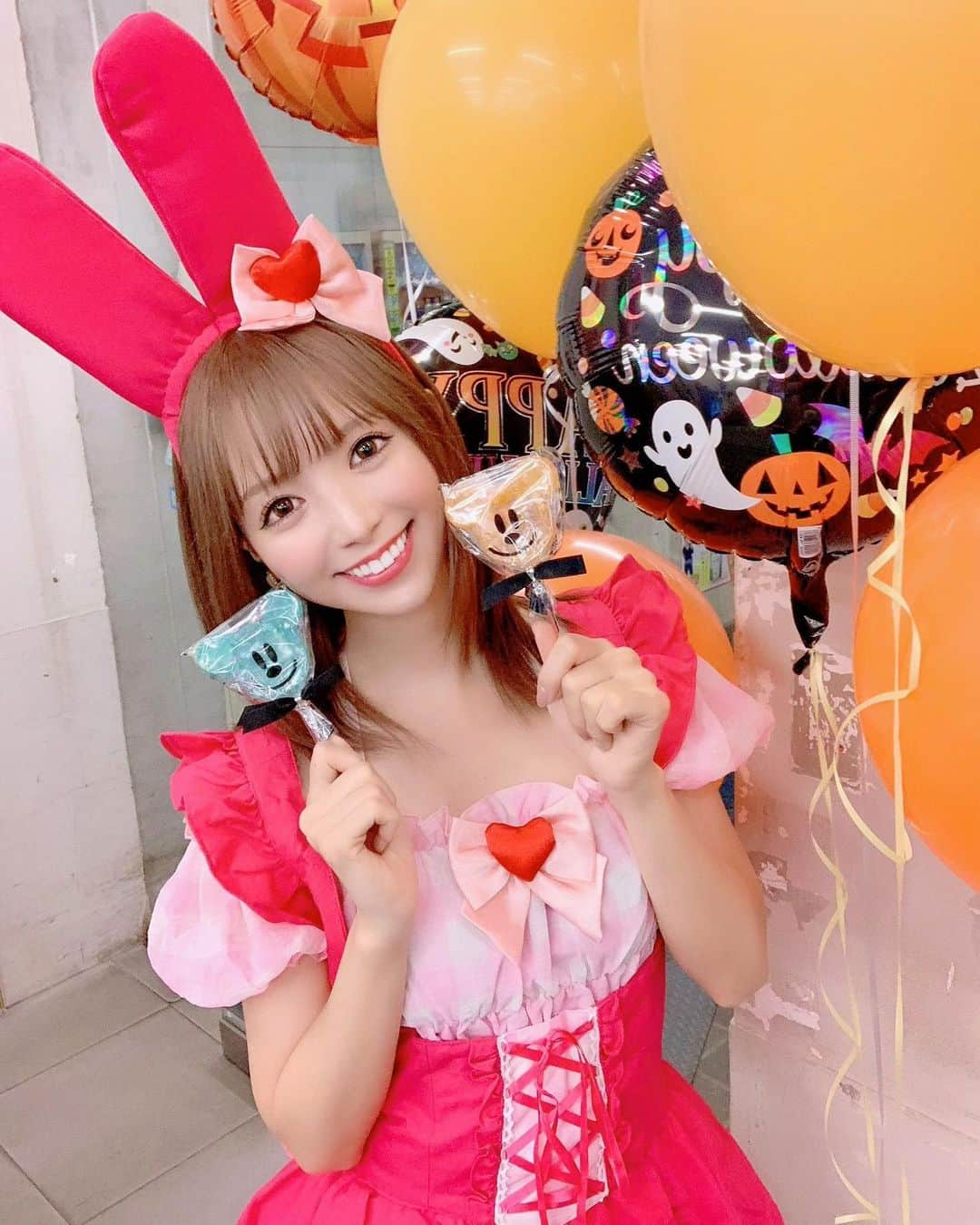 八鍬里美さんのインスタグラム写真 - (八鍬里美Instagram)「Happy Halloween👻💗 楽しかった〜仮装っていいよね☺️🎀 事務所がハロウィンの飾り付けされててかわいかった🥰 キャンディも配ったよ〜🍬 撮影後でヘトヘトだったけど楽しめたので満足です🤣💕w . #マイメロディ#マイメロちゃん#仮装#ハロウィン#ハロウィン仮装#マイメロ」10月31日 18時26分 - satomi_yakuwa