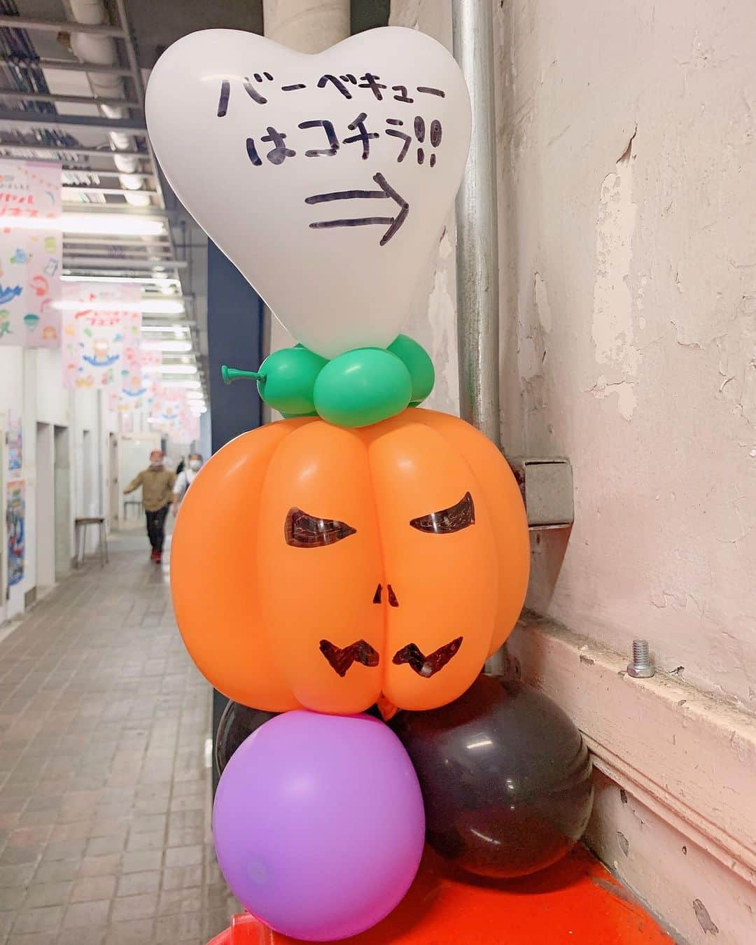 八鍬里美さんのインスタグラム写真 - (八鍬里美Instagram)「Happy Halloween👻💗 楽しかった〜仮装っていいよね☺️🎀 事務所がハロウィンの飾り付けされててかわいかった🥰 キャンディも配ったよ〜🍬 撮影後でヘトヘトだったけど楽しめたので満足です🤣💕w . #マイメロディ#マイメロちゃん#仮装#ハロウィン#ハロウィン仮装#マイメロ」10月31日 18時26分 - satomi_yakuwa