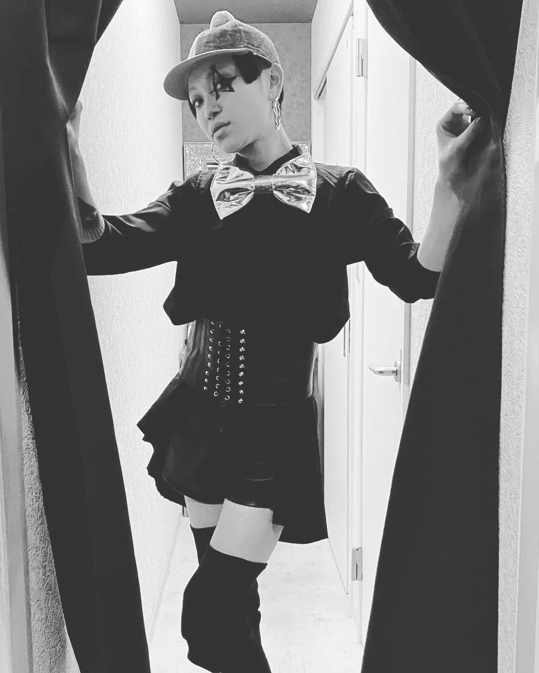 Aya Satoさんのインスタグラム写真 - (Aya SatoInstagram)「Happy Halloween 私は誰でしょう？？」10月31日 18時30分 - ayasato_official