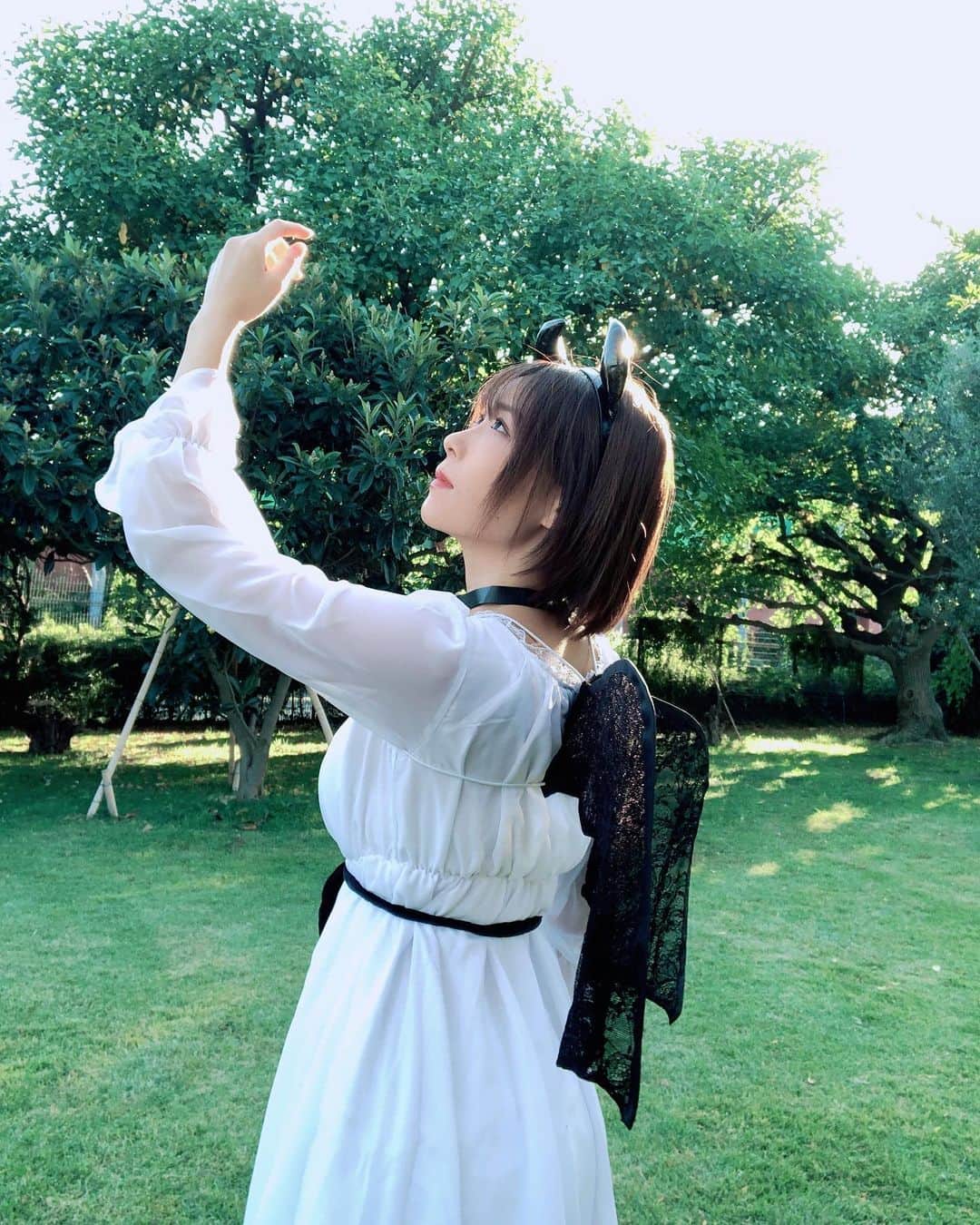 のインスタグラム：「パタパタ໒꒱ ・ ・ 天使 #わるぽん　👿👼 ・ #ハッピーハロウィン 👻 #ハロウィン #悪魔 #小悪魔 #halloween #devil #happyhalloween  #girl #ショートカット女子  #shooting #셀카 #미소녀 #일본인 #非常好 #摄影 #塚田綾佳」