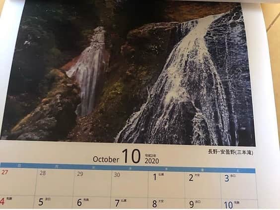 田中里依奈さんのインスタグラム写真 - (田中里依奈Instagram)「素敵な写真を頂きました😊🌸 富山の写真だって📸 去年は、日本各地の絶景写真のカレンダーを頂いたのですが、今年も作って下さるそうで、どんなカレンダーになるのか楽しみです😁🌸 . #写真に癒される#富山#日本の絶景#絶景#滝っていいよね#自然が好き」10月31日 18時40分 - riina_tanaka