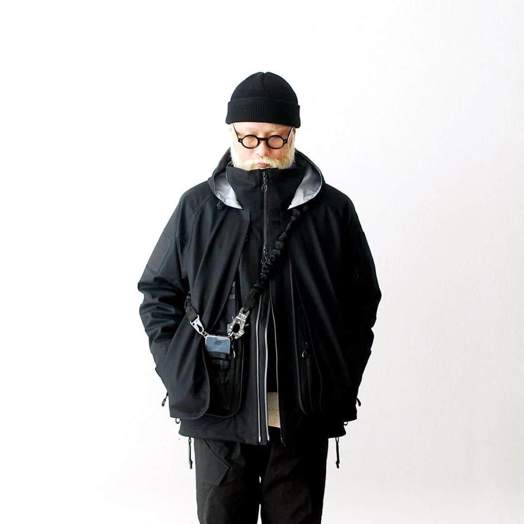 のインスタグラム：「_ MOUT RECON TAILOR / マウトリーコンテーラー "Shooting Hardshell Jacket" ¥132,000- _ 〈online store / @digital_mountain〉 https://www.digital-mountain.net/shopdetail/000000012628/ _ 【オンラインストア#DigitalMountain へのご注文】 *24時間受付 *15時までのご注文で即日発送 * 1万円以上ご購入で送料無料 tel：084-973-8204 _ We can send your order overseas. Accepted payment method is by PayPal or credit card only. (AMEX is not accepted)  Ordering procedure details can be found here. >>http://www.digital-mountain.net/html/page56.html  _ #MOUTRECONTAILOR #マウトリーコンテーラー _ 本店：#WonderMountain  blog>> http://wm.digital-mountain.info _ 〒720-0044  広島県福山市笠岡町4-18  JR 「#福山駅」より徒歩10分 #ワンダーマウンテン #japan #hiroshima #福山 #福山市 #尾道 #倉敷 #鞆の浦 近く _ 系列店：@hacbywondermountain _」