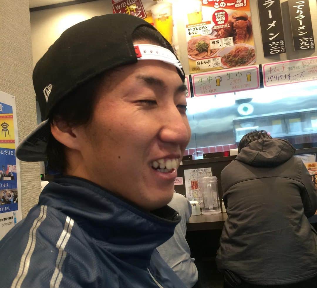 中村勝さんのインスタグラム写真 - (中村勝Instagram)「浦野さんお疲れ様でした😭👏 #今日知ってビックリ #最後の登板カッコよかった #いろいろ遊びに行ったのもいい思い出 #お身体労ってください」10月31日 18時48分 - masa__nakamura
