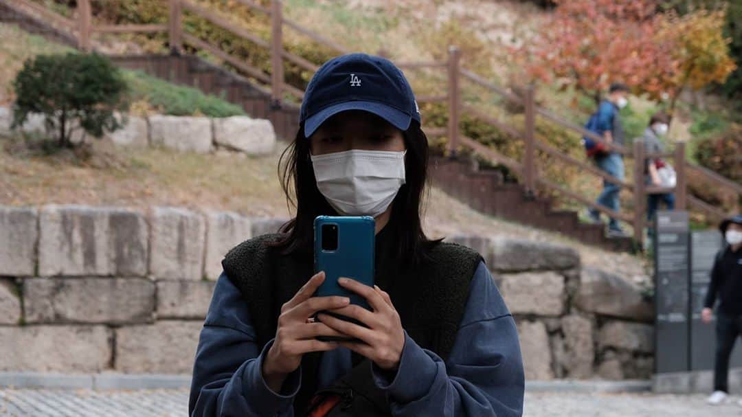 のインスタグラム：「다른 공간에서의 오늘들.  완연한 가을.」