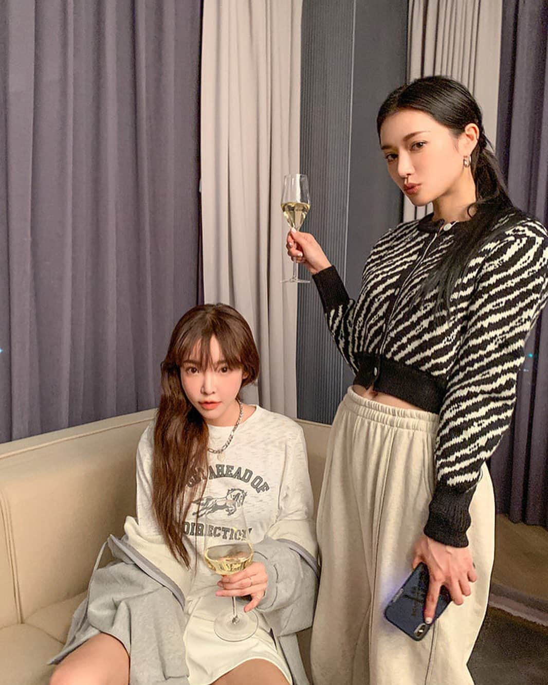 Official STYLENANDAさんのインスタグラム写真 - (Official STYLENANDAInstagram)「Nanda House Party Look🏡✨ 일상 속 특별한 순간들을 함께할 홈파티룩 할인중!  기간: ~11월 2일(월) AM 9:00까지 m.stylenanda.com」10月31日 18時53分 - houseof3ce