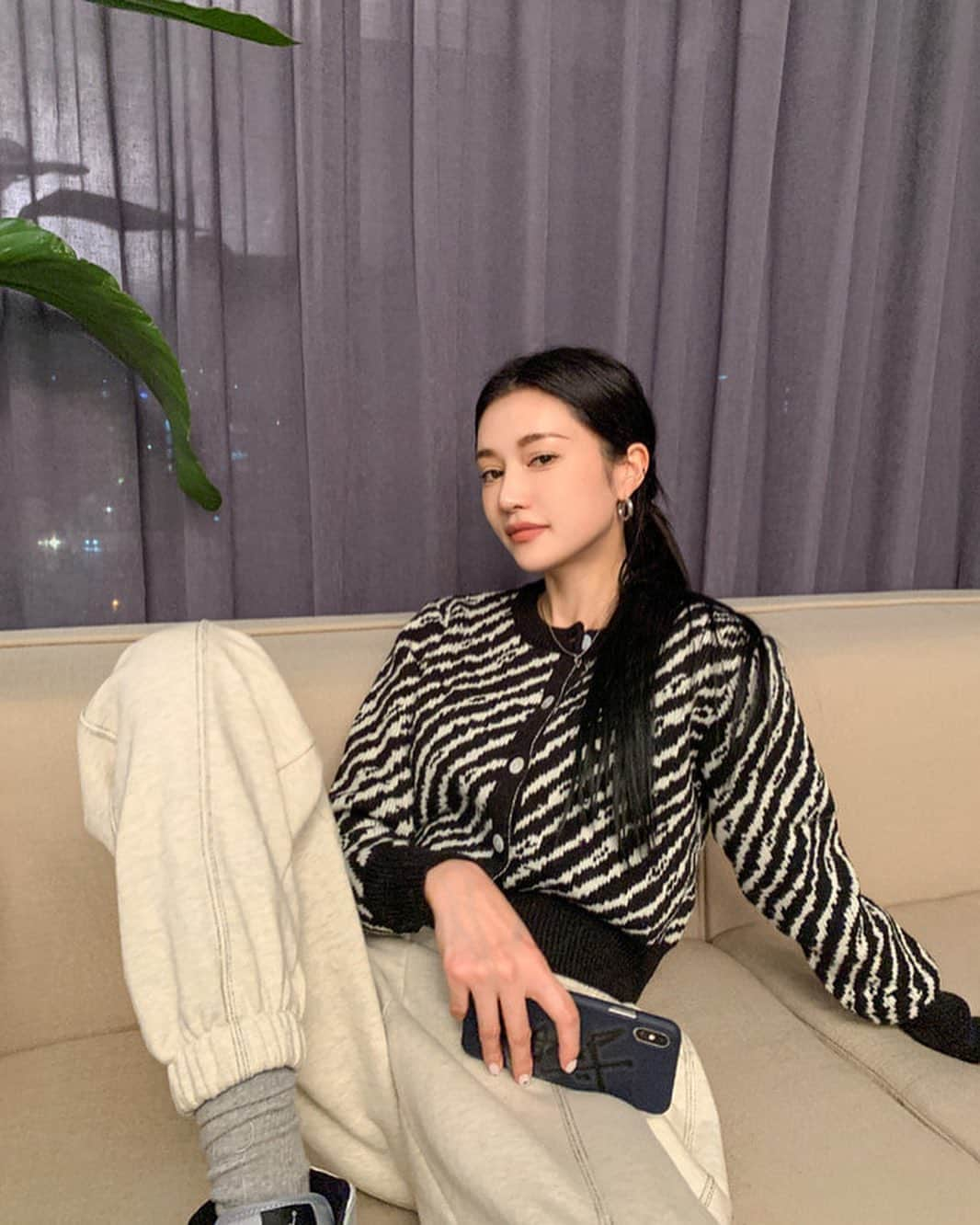 Official STYLENANDAさんのインスタグラム写真 - (Official STYLENANDAInstagram)「Nanda House Party Look🏡✨ 일상 속 특별한 순간들을 함께할 홈파티룩 할인중!  기간: ~11월 2일(월) AM 9:00까지 m.stylenanda.com」10月31日 18時53分 - houseof3ce