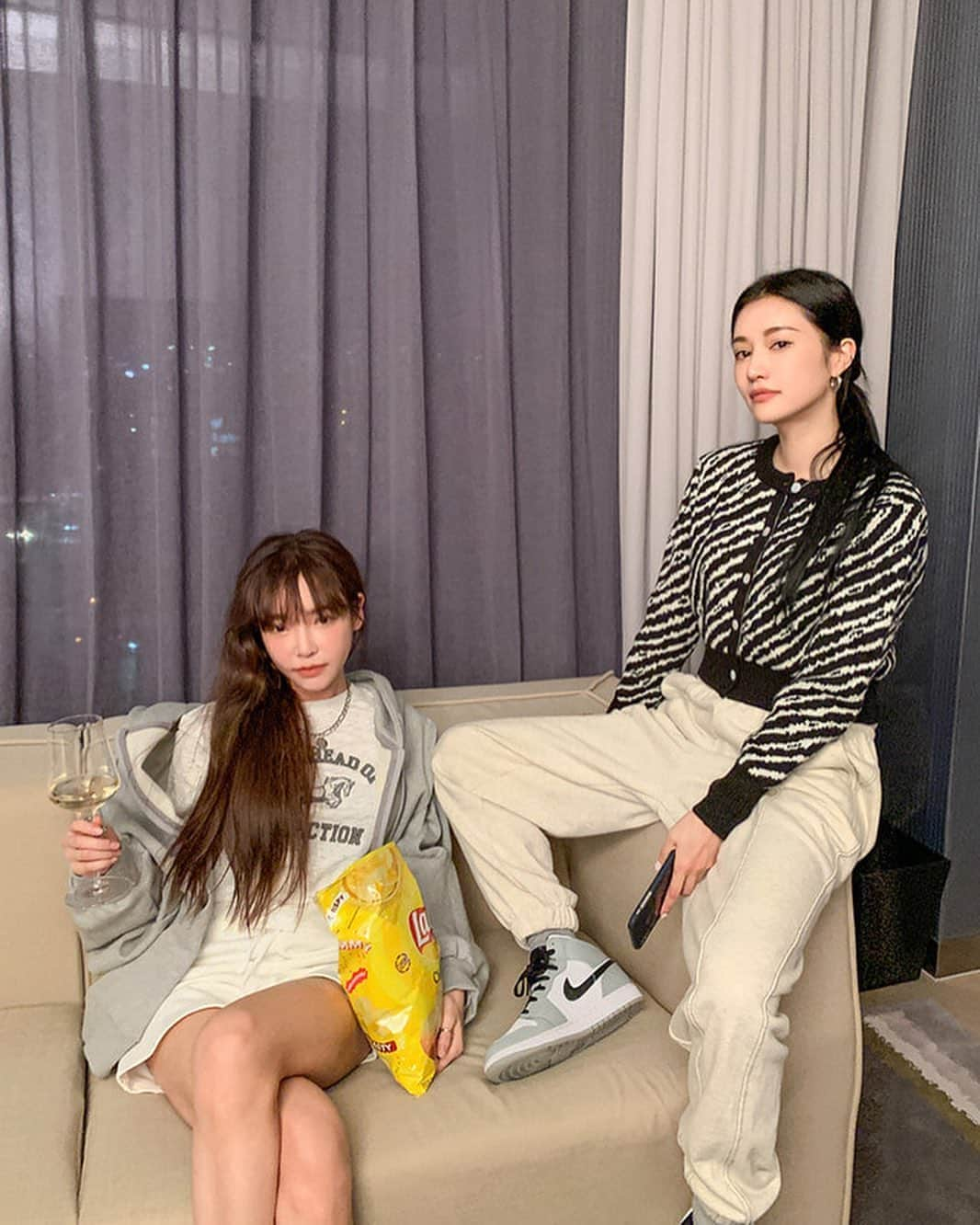 Official STYLENANDAさんのインスタグラム写真 - (Official STYLENANDAInstagram)「Nanda House Party Look🏡✨ 일상 속 특별한 순간들을 함께할 홈파티룩 할인중!  기간: ~11월 2일(월) AM 9:00까지 m.stylenanda.com」10月31日 18時53分 - houseof3ce