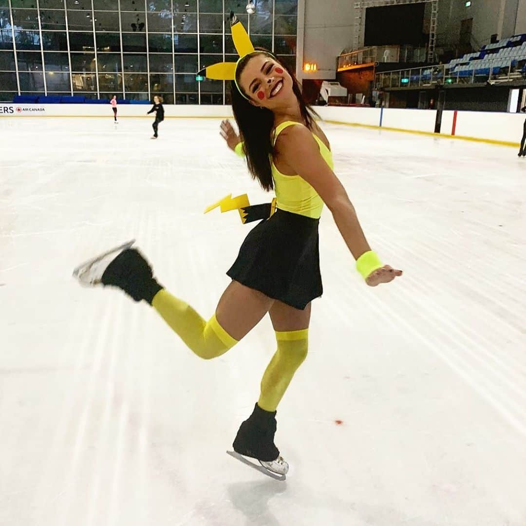 シャンテル・ケリーのインスタグラム：「Pika Pika ⬅️ Happy Halloween from Macquarie! #happyhalloween #pikachu #figureskating」