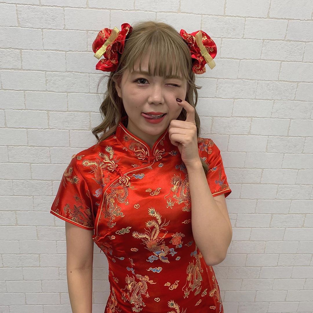MANA（宮本茉奈）のインスタグラム：「#HAPPYHALLOWEEN 🐼🇨🇳﻿  何のお菓子くれるのーーー？？  #チャイナドレス﻿ #チャイナ服 #チャイナ #団子ヘア #手作り団子カバー #お団子アレンジ #ハロウィンコスプレ #ハロウィン仮装   #97년생 #좋아요환영 #좋아요폭탄 #팔로우 #팔로미 #팔로우미 #친구해요 #오오티디 #데일리룩 #패션 #옷스타그램 #패션스타그램 #여친룩 #셀카 #셀카그램 #셀카스타그램 #셀피 #셀피그램 #셀스타그램 #얼스타그램 #메이크업」