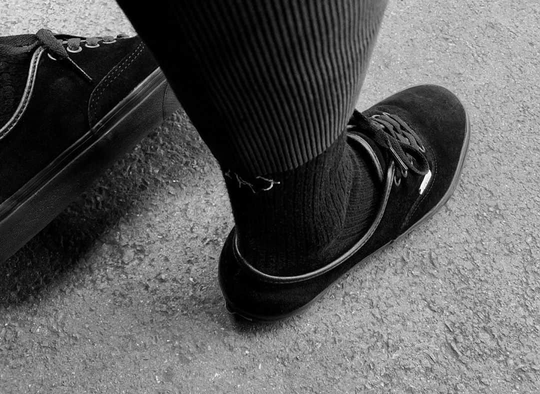 のインスタグラム：「🧦◾️」