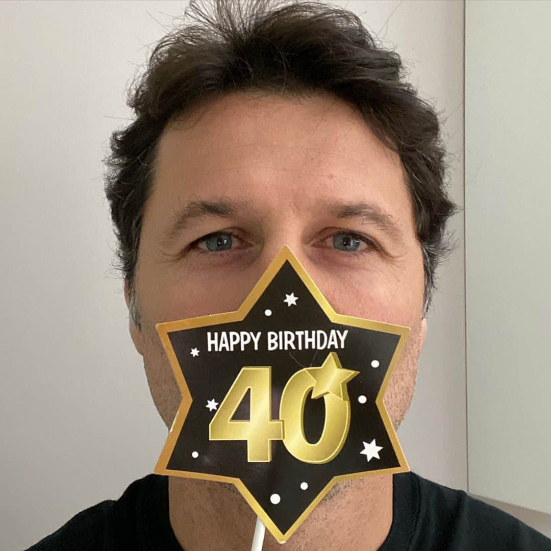 マッシモ・ゴッビのインスタグラム：「Fatemi un regalo... Usate la mascherina!!! 😷 #40 #covid19 #stopcovid19」