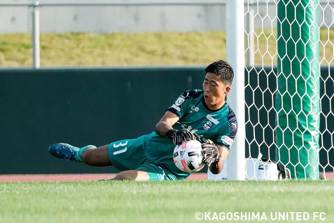 鹿児島ユナイテッドFCさんのインスタグラム写真 - (鹿児島ユナイテッドFCInstagram)「【2020明治安田生命J3リーグ第24節 vs #FC今治】  試合終了 0-1  本日も応援ありがとうございました。  スタジアムでリモートで応援頂きました皆様に勝利を届けられず悔しい思いでいっぱいです。  本日の#明治安田生命J3リーグ試合結果ならびに #金鍾成 監督のコメントを公式サイトに掲載しました。  下記リンクよりご覧下さい⏬🔎 http://www.kufc.co.jp/information/62695/  次の試合は、11月3日(火)アウェイでカターレ富山戦です。  連戦になりますが、次の試合に向けて全員で勝利を掴みとり鹿児島へ帰れるよう戦ってまいります。  #鹿児島ユナイテッドFC #鹿児島ユナイテッドfc  #よかにせイレブン #Jリーグ #明治安田生命 #j3リーグ #鹿児島県  #鹿児島市 #ご声援ありがとうございました #STANDUP!! #kagoshima #soccer  #jleague」10月31日 19時09分 - kagoshimaunitedfc