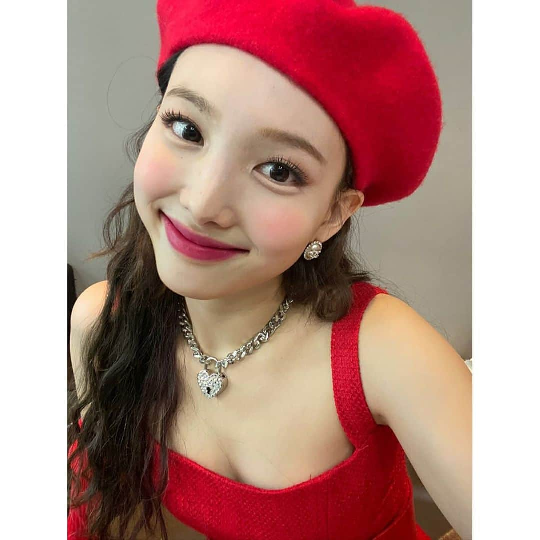 TWICEさんのインスタグラム写真 - (TWICEInstagram)「첫 주 끝🍒 담주에 봐요」10月31日 19時10分 - twicetagram