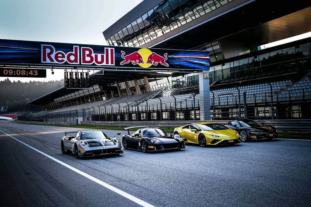 パガーニ・アウトモビリのインスタグラム：「Being in the front row is a must when it comes to sharing the passion. ⠀ ⠀ With @Pirelli during the #PZeroExperience.⠀ ⠀ #Pirelli #PZero #TrackAdrenaline #ThePerfectFit #pagani #huayra #huayrabc」