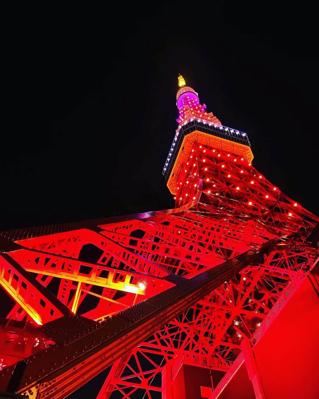 東京タワーさんのインスタグラム写真 - (東京タワーInstagram)「✨🎃Happy Halloween🎃✨！ 本日２２時まで“ハロウィンライトアップ”点灯中です🗼！  本日展望台にのぼり、合言葉「ハッピータワー」と言ってくれた方全員に、 東京タワーオフィシャルショップ限定の「東京タワーキャラメル」をプレゼントします！  お菓子のお渡し場所は、フットタウン１階の総合インフォメーション。 展望台のチケットを見せて、童心に帰り今年の合言葉「ハッピータワー」と唱えてくださいね！  東京タワーでお待ちしております🎃  #東京タワー #tokyotower #東京 #tokyo #ライトアップ #lightup #ハロウィン #halloween #halloween2020」10月31日 19時15分 - tokyotower_official