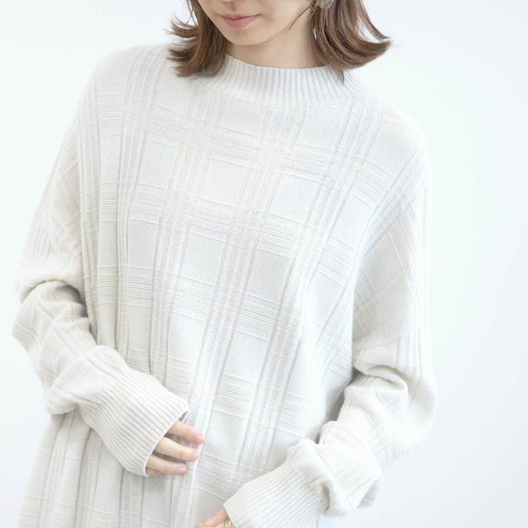 INDIVIのインスタグラム：「- Recommended Knit Items-﻿ ﻿ ﻿ この冬トレンドのクラシックなチェック柄を編み地で上品に表現した﻿ 存在感と立体感のあるニット。﻿ 首に付かず離れずのミニハイネックデザインも今季のトレンド感のあるスタイリングにしてくれます。﻿ ﻿ ﻿ ✴︎knit.¥17,050(税込)﻿ ✴︎no.127-19447﻿ ﻿ ﻿ #INDIVI﻿ #インディヴィ」