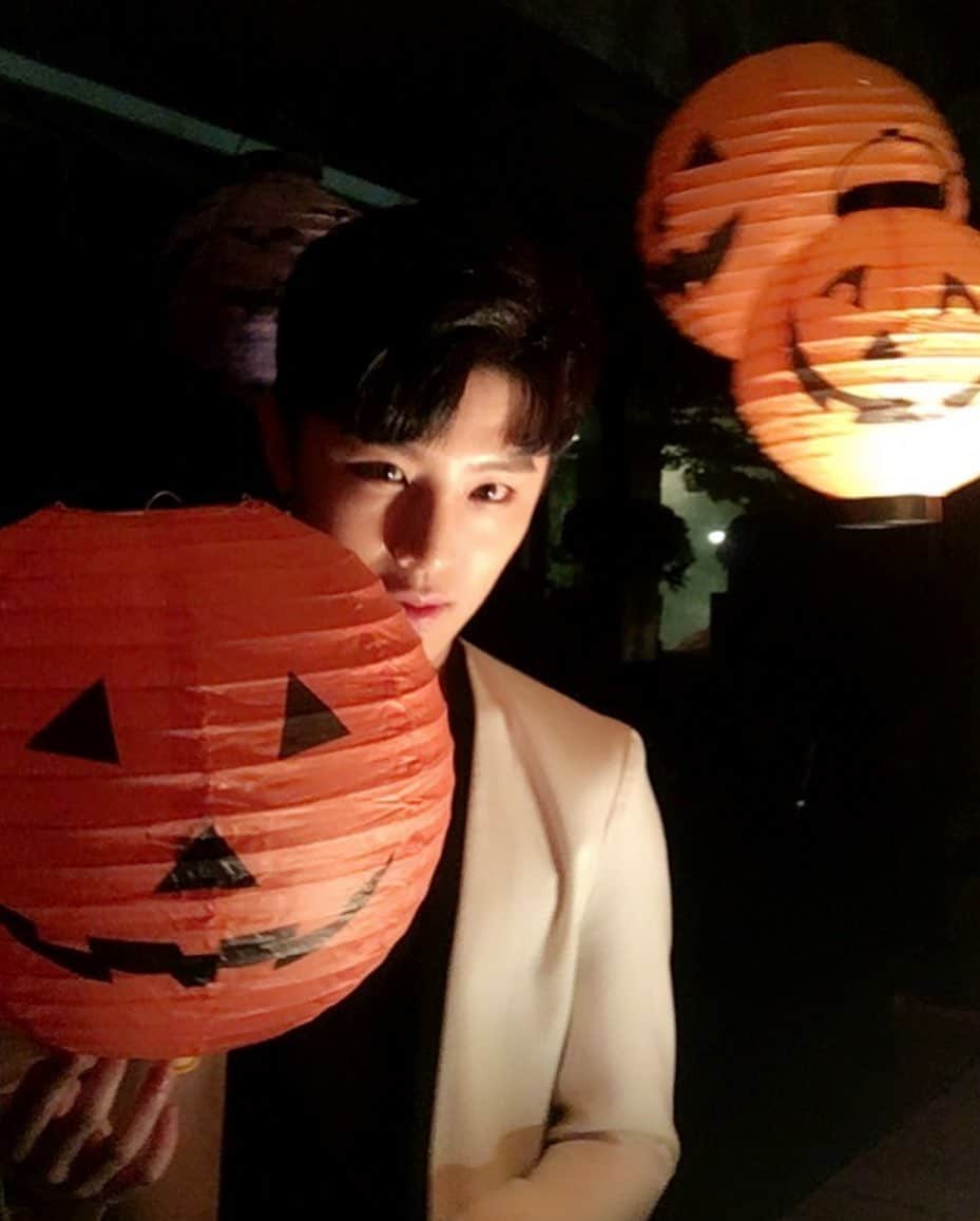ユソンのインスタグラム：「happy halloween🎃 #halloween #할로윈」