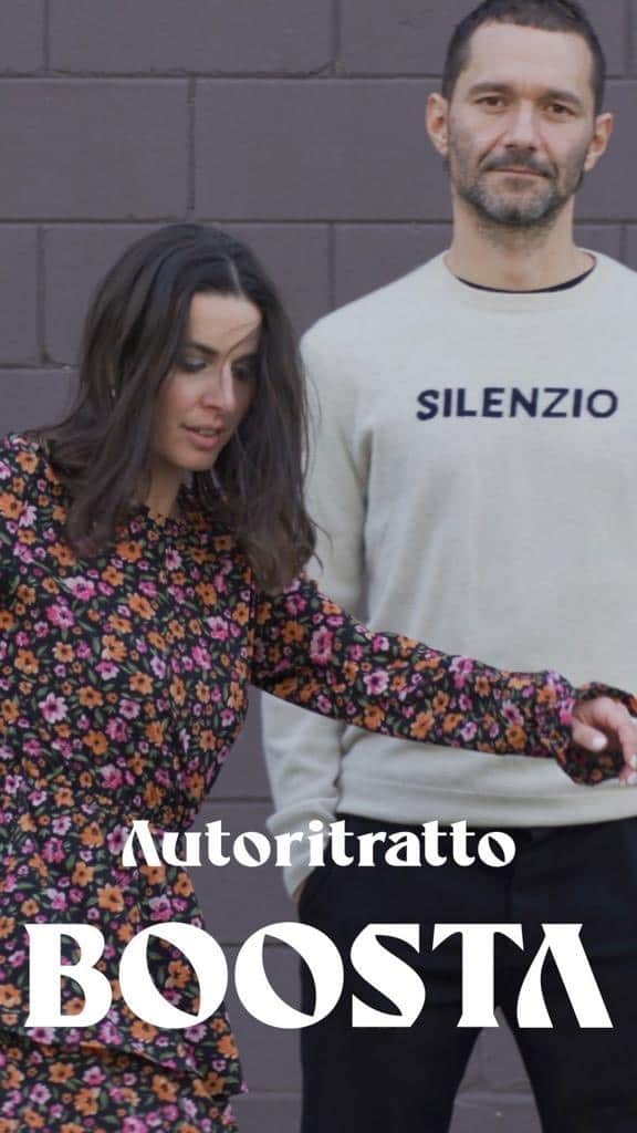 ヴァレンティーナ・マルケイのインスタグラム：「Ha ragione Davide quando, del suo nuovo disco, dice che ha scritto la colonna sonora di un film senza immagini nel quale ognuno è libero di usare le proprie.   Liberi di perdersi, di emozionarsi, di viaggiare con la mente, di essere noi stessi.   Mi ha messo un vestito leggero e un paio di pattini ⛸e mi ha lasciata libera di creare. Libera di essere VALE. 😊  Nel silenzio più assoluto di una domenica torinese di due settimane fa è nato #Autoritratto , il video clip che accompagna l’uscita di #FACILE , il nuovo disco di @boostology .  Per caso o per fortuna.  Le cose belle nascono così. Grazie Davide🙏🏻♥️ per avermi permesso di “pattinare” nel tuo #silenzio   Ps. Team mega super! @pozzi.valentina @matteotetiph @micheleponti @sara.n.mi  @crossfittoret @frabruyere @twinswildlife ♥️♥️♥️  💄 @mariangela_santoro  ⛸ @edeaskates」