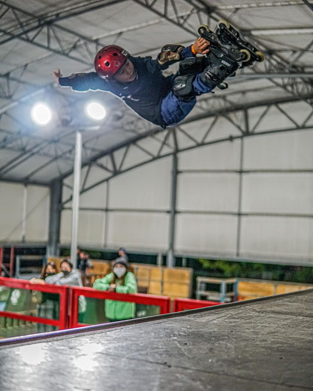 安床武士さんのインスタグラム写真 - (安床武士Instagram)「ROCKET AIR🚀 @haruhi_gram . at #gskatepark @roces_official  #rollerblading #inlineskate #rollerfreestyle #vert #roces #soulvisionworks #rocket #インラインスケート #ローラーブレード #typhoto」10月31日 19時28分 - takeshiyasutoko