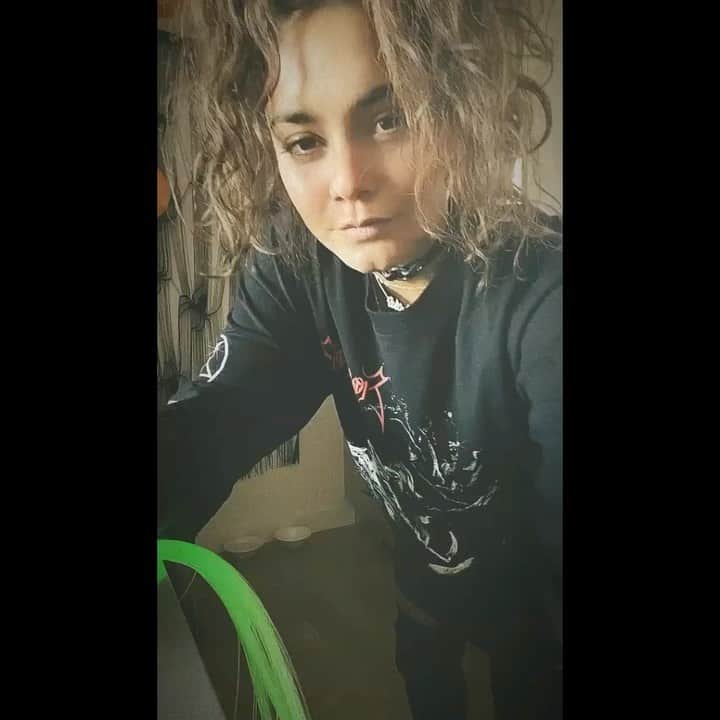 セレステ・バーバーのインスタグラム：「When Australians try Halloween.  #celestechallengeaccepted  #celestebarber  #funny  #vanessahudgens」