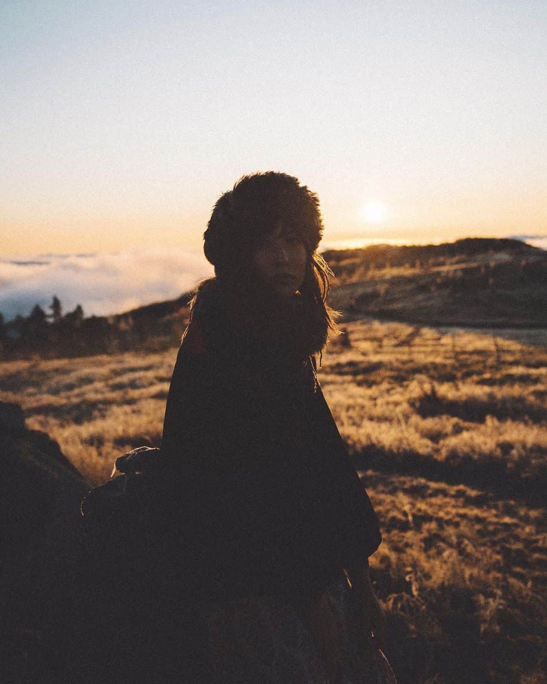 GENTAのインスタグラム：「Dawn at 2,000m elevation 標高2,000mの夜明け  #distagon」