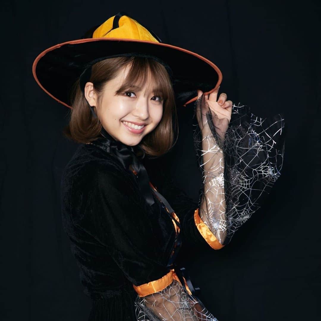 東京パフォーマンスドールのインスタグラム：「ハロウィン🎃﻿ 今年の仮装はメンバーそれぞれで決めました👻﻿ ﻿ #浜崎香帆 は魔女🧙‍♀️﻿ ﻿ #TPD2020﻿ #東京パフォーマンスドール﻿ #tokyoperformancedoll﻿ #ハロウィン﻿ #idol﻿」