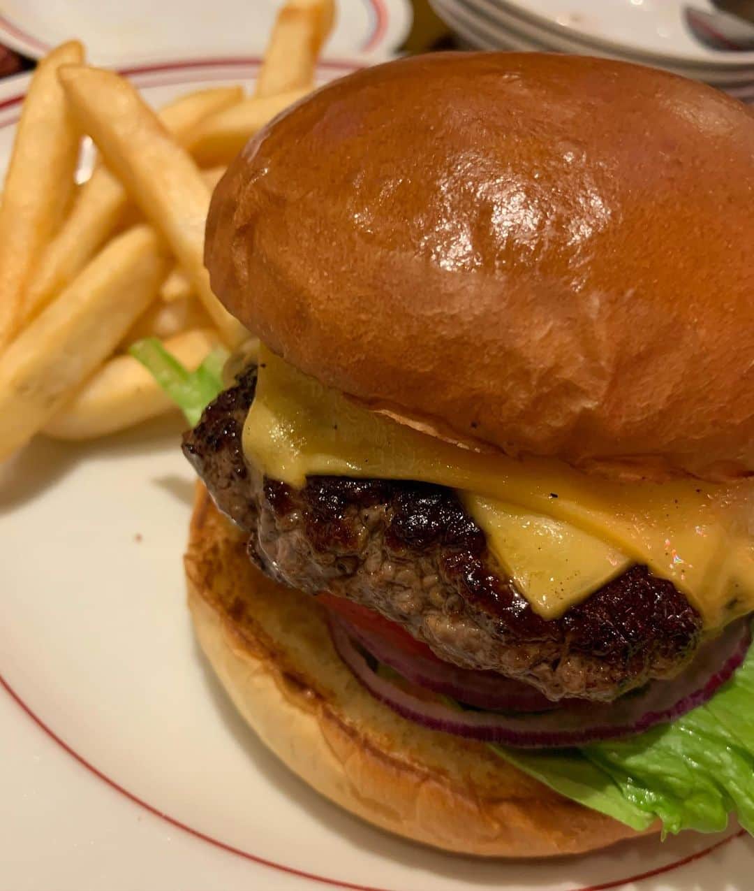 上田倫子のインスタグラム：「ショッピングモールで食べたアメリカンなお店がめちゃくちゃ美味しかったです！」