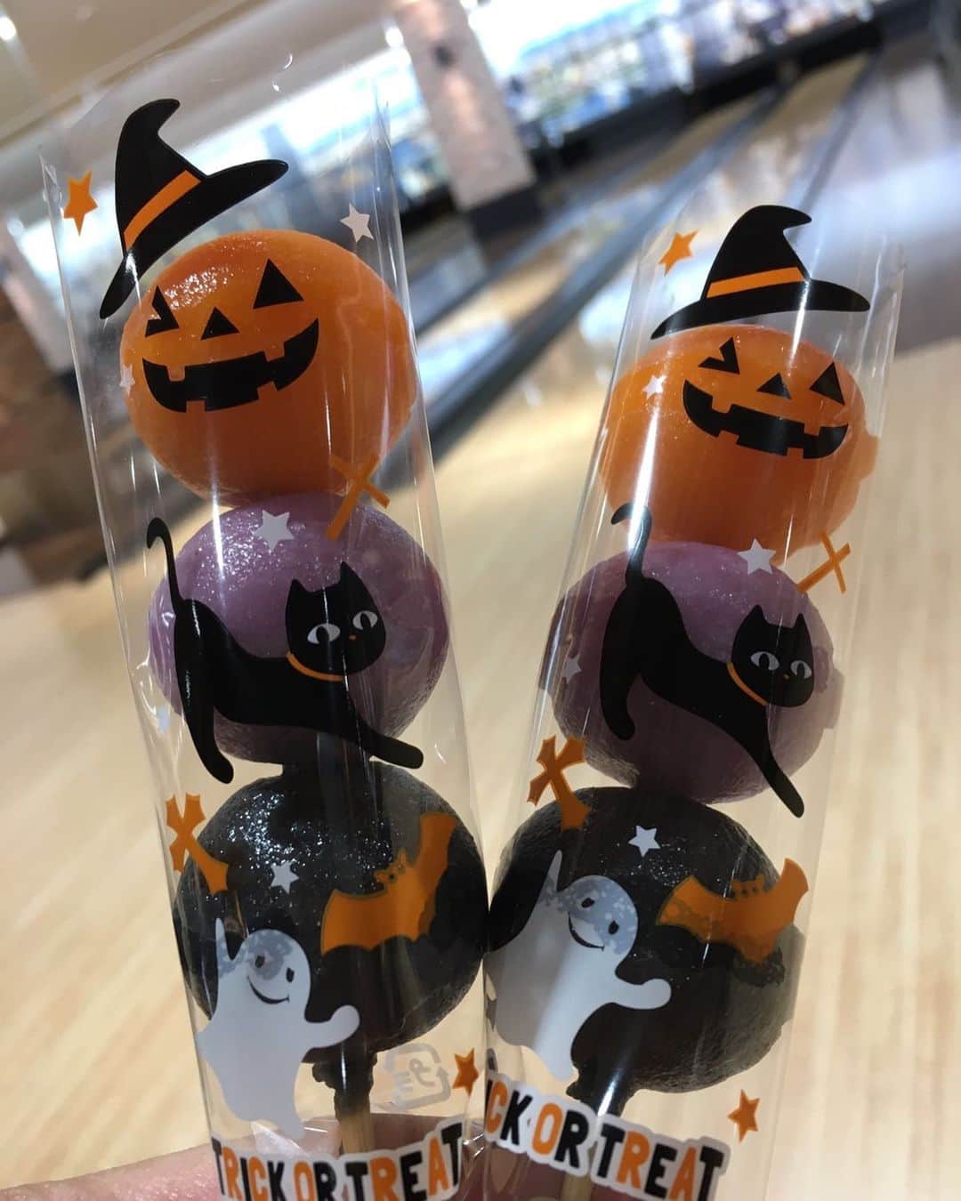 姫路麗のインスタグラム：「ハッピーハロウィンもボウリング場で♪」