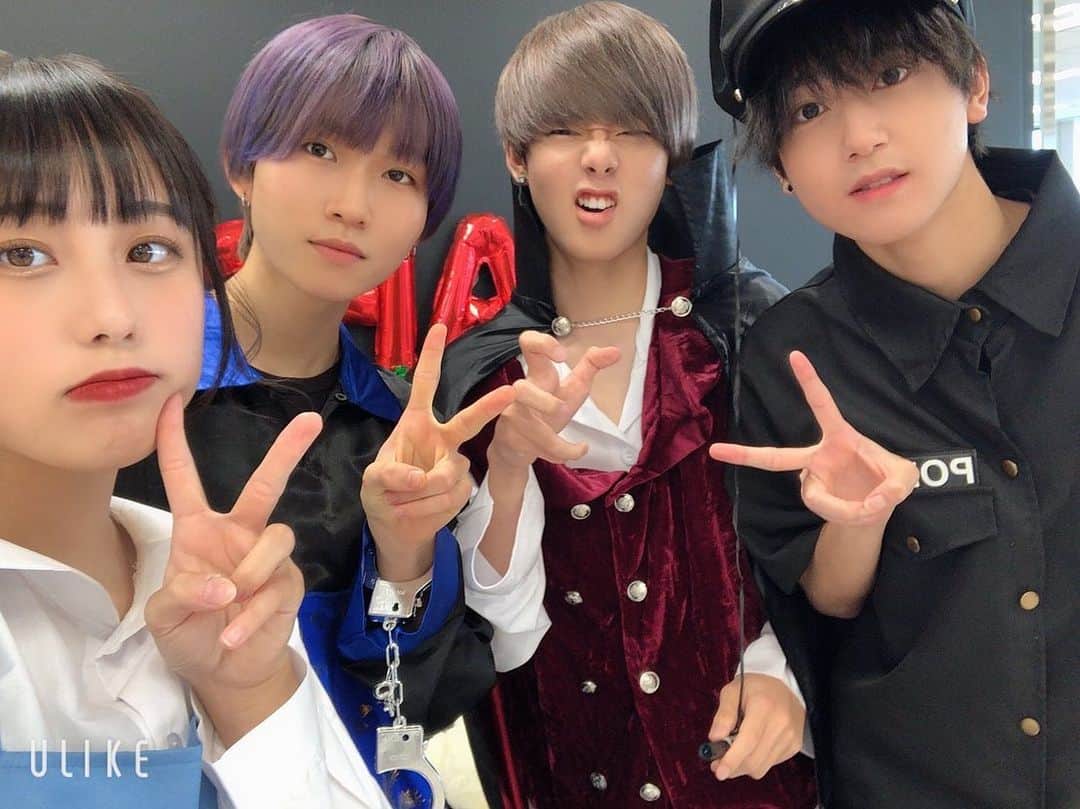 ヤマグチトワのインスタグラム：「happy Halloween🎃  今回はヴァンパイア🧛‍♂️になりました！」