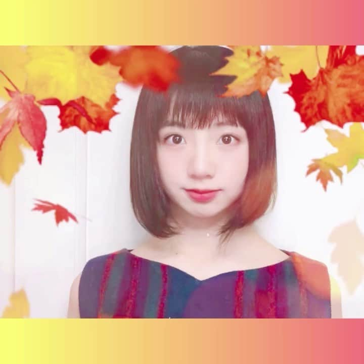 花田優里音のインスタグラム：「Happy Halloween❗️🧛‍♀️ …といっても私は毎年特に何もしないのですが、 みなさん今年はどのように過ごしていますか？ 今日は土曜日だというのに学校で模試があり、 先週から続いていた定期テストの答案も 少しずつ返ってきて… 毎日😑こんな顔になってます。 こんな顔でこんな加工動画を作りました ハッピーハロウィン👻 気分だけかぼちゃのスープを飲みました🎃 （レトルト） 冷蔵庫の母のチョコをこそっと食べました🍫 （トリックオアトリート） そして明日はピアノの本番があります。 数日前にもコンクール本番があり とても良い結果をいただけたのですが、 その評価を受けるのが恥ずかしいほど 自分に腹立つ悔しさの残る演奏をしてしまって もう2度とあんな気持ちにはなりたくないので、 明日は全集中の心を込めて挑みます。頑張る。 . #テストテストテストテストテスト  #あーーもーーなんなん特に二次関数とやら  #ハロウィン #Halloween  #ハッピーハロウィン  #加工動画 #snow #最後の似合ってると思う  #ピアノ #コンクール #全集中  #チョコ #トリックオアトリート  #お得用パックのだからバレてないと思う  #寒くなってきたけど  #元気に過ごしてね」