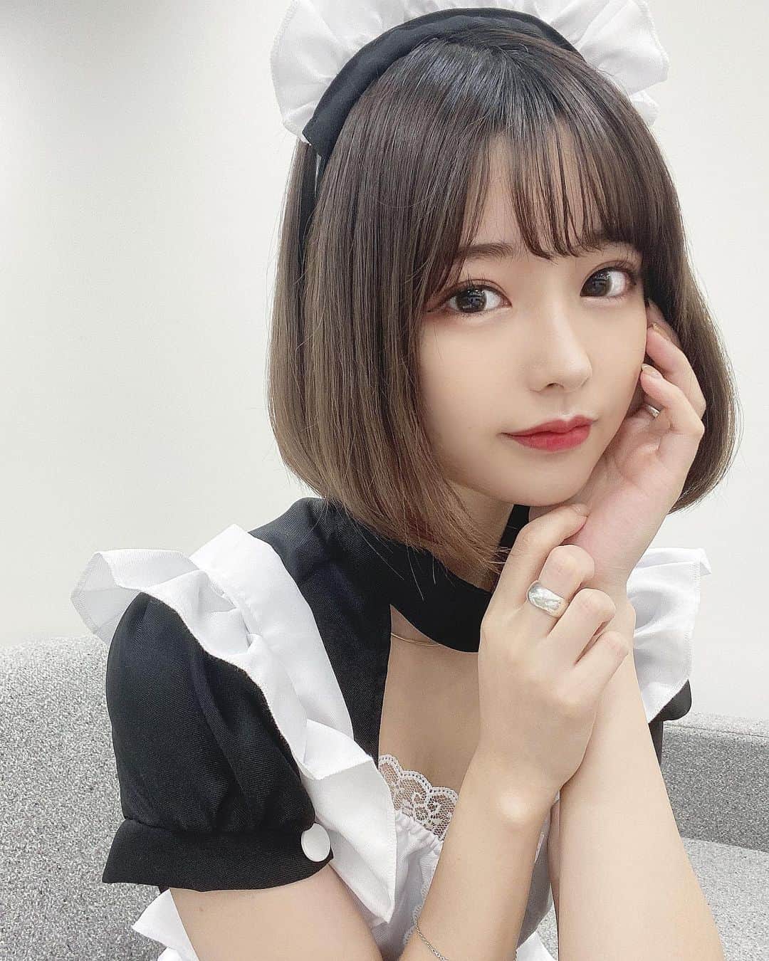 sarimaru(国木田さりまる)さんのインスタグラム写真 - (sarimaru(国木田さりまる)Instagram)「ハッピーハロウィン👻  初めてメイドのコスプレしました 許してください。  オンラインイベントありがとうございました💭 久しぶりに話せたファンの子も初めましての子も、実際に会えたみたいで嬉しかったなあ 早く会えたら良いな  チェキは1枚1枚サイン頑張って書いてるので待っててね❤︎」10月31日 19時51分 - pika.870