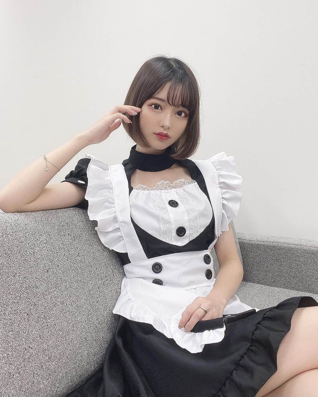 sarimaru(国木田さりまる)さんのインスタグラム写真 - (sarimaru(国木田さりまる)Instagram)「ハッピーハロウィン👻  初めてメイドのコスプレしました 許してください。  オンラインイベントありがとうございました💭 久しぶりに話せたファンの子も初めましての子も、実際に会えたみたいで嬉しかったなあ 早く会えたら良いな  チェキは1枚1枚サイン頑張って書いてるので待っててね❤︎」10月31日 19時51分 - pika.870