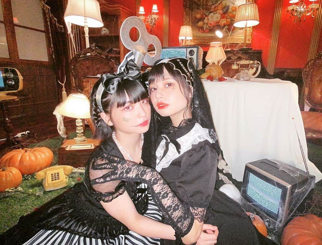 鹿目凛さんのインスタグラム写真 - (鹿目凛Instagram)「Happy Halloween❤︎ #ハロウィン #シスター #フランケンシュタイン  #仮装」10月31日 19時53分 - kaname_rin