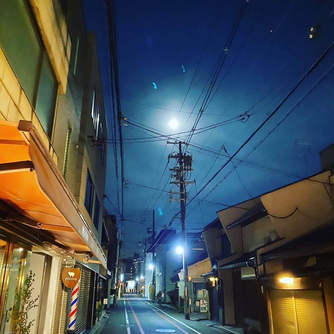 松本隆さんのインスタグラム写真 - (松本隆Instagram)「蒼ざめた月が東から上る、、、 今夜は満月でブルームーンでハロウィン」10月31日 19時54分 - takashi_matsumoto_official