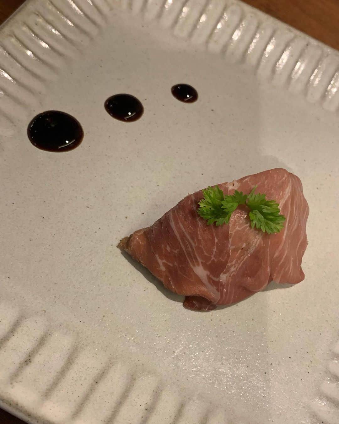 杉山佳那恵さんのインスタグラム写真 - (杉山佳那恵Instagram)「昨日は @saki_411  @riri.ribon とごはーーーん😋💕🥂  @dinigbar.erdeで シェフのスペシャルコースを いただきましたー💗 めちゃくちゃ美味しいし イタリアン大好きっ😍 特にパスタがクリーミーで最高！ チーズかけ放題とか嬉しすぎ🧀  めっちゃ語って楽しいごはん会だった💕 話すこと多すぎて忙しかったね！笑  昨日は久しぶり朝まで遊んでもぉた🤪  #イタリアンエルデ#新宿イタリアン#新宿カフェ#新宿ディナー#オムスパ#シェフ指名制#モンテネグロワイン#お忍びデート#高級イタリアン#西新宿#PR#トリドリベース」10月31日 19時54分 - kanaxxy_0421