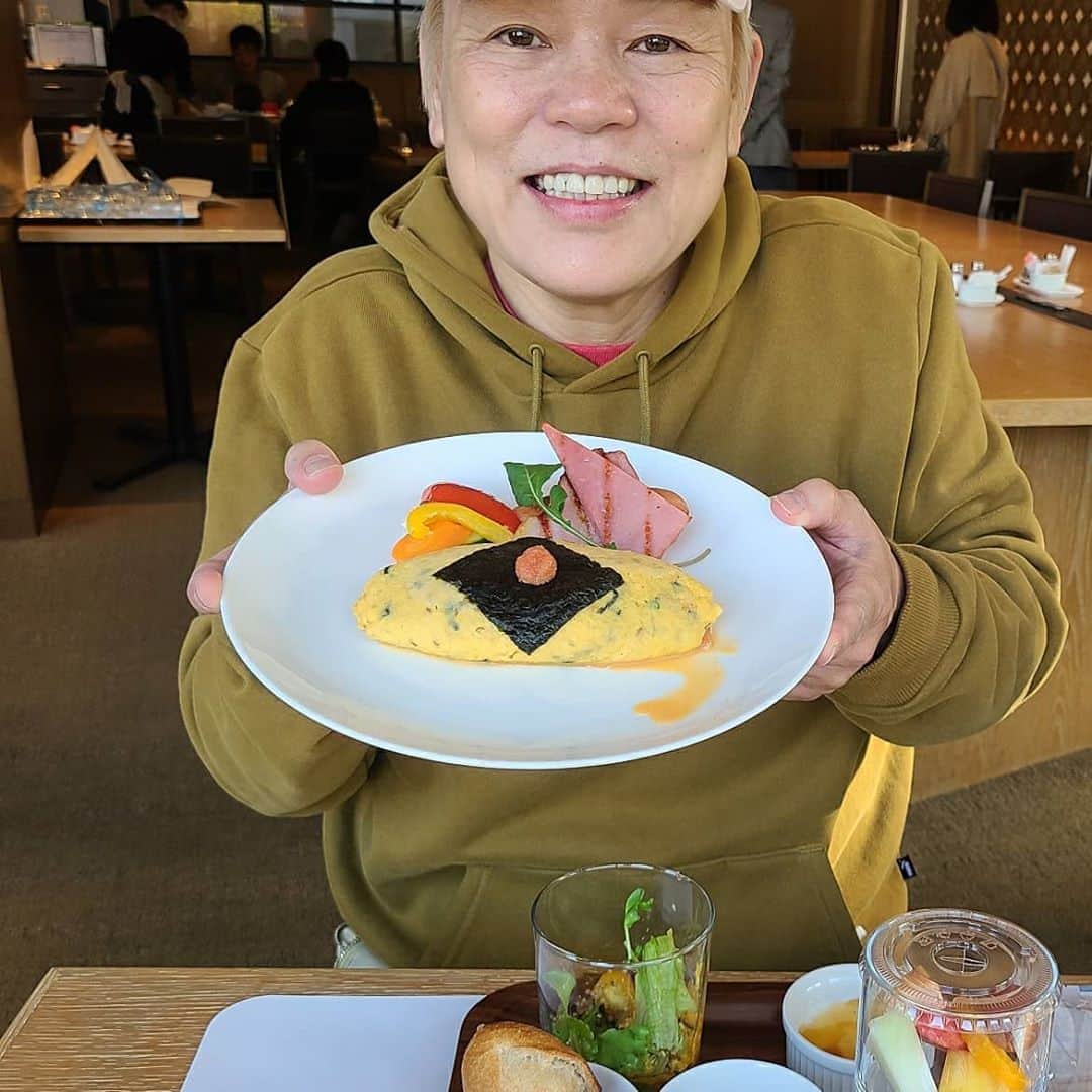 神取忍さんのインスタグラム写真 - (神取忍Instagram)「コロナの影響で朝食のピュッフェの 形態が変わっていた、 世の中が変化するけど対応して 行こう(^^) #影響 #朝食 #ビュッフェ #神取忍」10月31日 20時05分 - shinobukandori