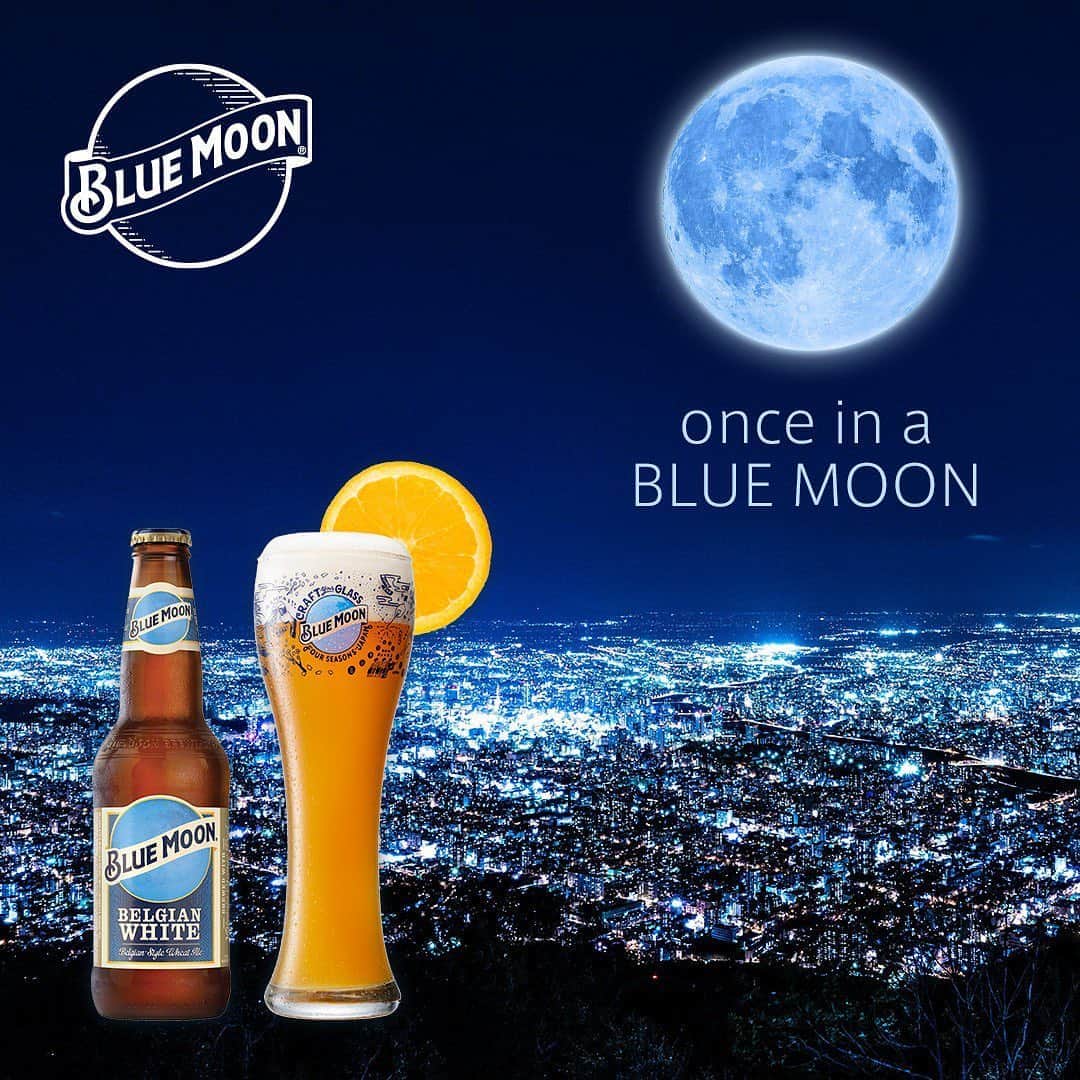 ブルームーンさんのインスタグラム写真 - (ブルームーンInstagram)「満月の夜はBLUE MOONと。﻿ ﻿ 今夜はHalloween Night.﻿ 同時に、数年に一度しか訪れない「ブルームーン」が見られる日でもあります。﻿ ブルームーンとは、同じ月に2回巡ってくる満月のこと。﻿ 実はBLUE MOONビールの名前は、この珍しい満月を使った慣用句表現、﻿ "once in a blue moon"「めったにない」から来ているんですよ。﻿ 滅多に巡りあえないほどの美味しさ、BLUE MOONビールを、﻿ 今夜の満月を眺めながら味わってみてはいかがでしょうか？﻿ ﻿ #ブルームーン﻿ #bluemoon﻿ #ビール﻿ #beer﻿ #お酒好き﻿ #クラフトビール﻿ #creftbeer﻿ #ビール女子﻿ #ビール好き﻿ #月﻿ #満月﻿ #ハロウィン﻿ #美しい﻿ #夜空﻿ #onceinabluemoon﻿ #craftyourglass」10月31日 20時00分 - jp_bluemoon_beer