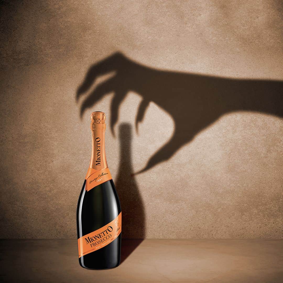 Mionetto Proseccoのインスタグラム：「Un Prosecco da BRIVIDI 🎃🧟⁣ #halloween2020 #mionettoprosecco #mionettoinsieme⁣ ⁣ Bevi Mionetto responsabilmente」