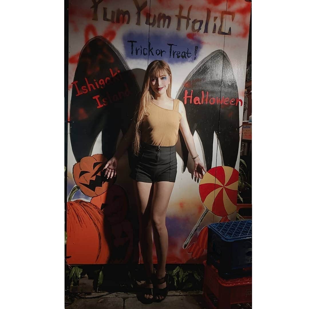 AIMIのインスタグラム：「今年は 石垣島 から🙌🌺🌴🍹👙🐠 🍭🌜🎃Happy Halloween👿👻🕸 #gogodance#Dancer#poledancer #ISHIGAKI#石垣島#🌺#🌴 #party#club#シャンパンガール #ハロウィン#halloween#🎃 #2020#今年のハロウィンは石垣島にいるょ」